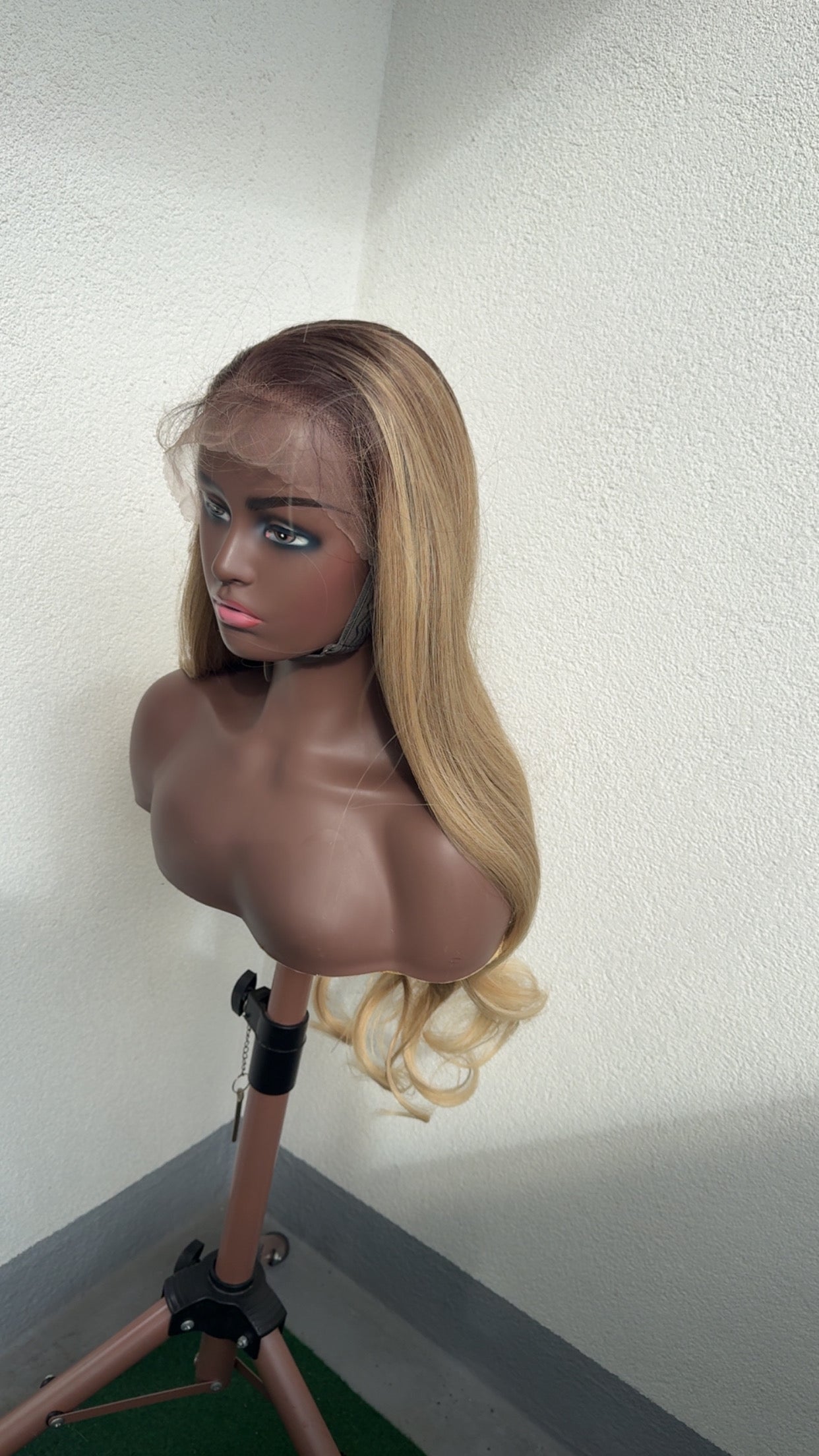 Perruque Lace Front Blend Hair Blonde Miel Dégradée 30 Pouces